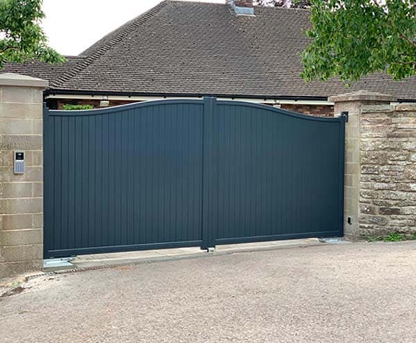 Electric gates installed by MonGate